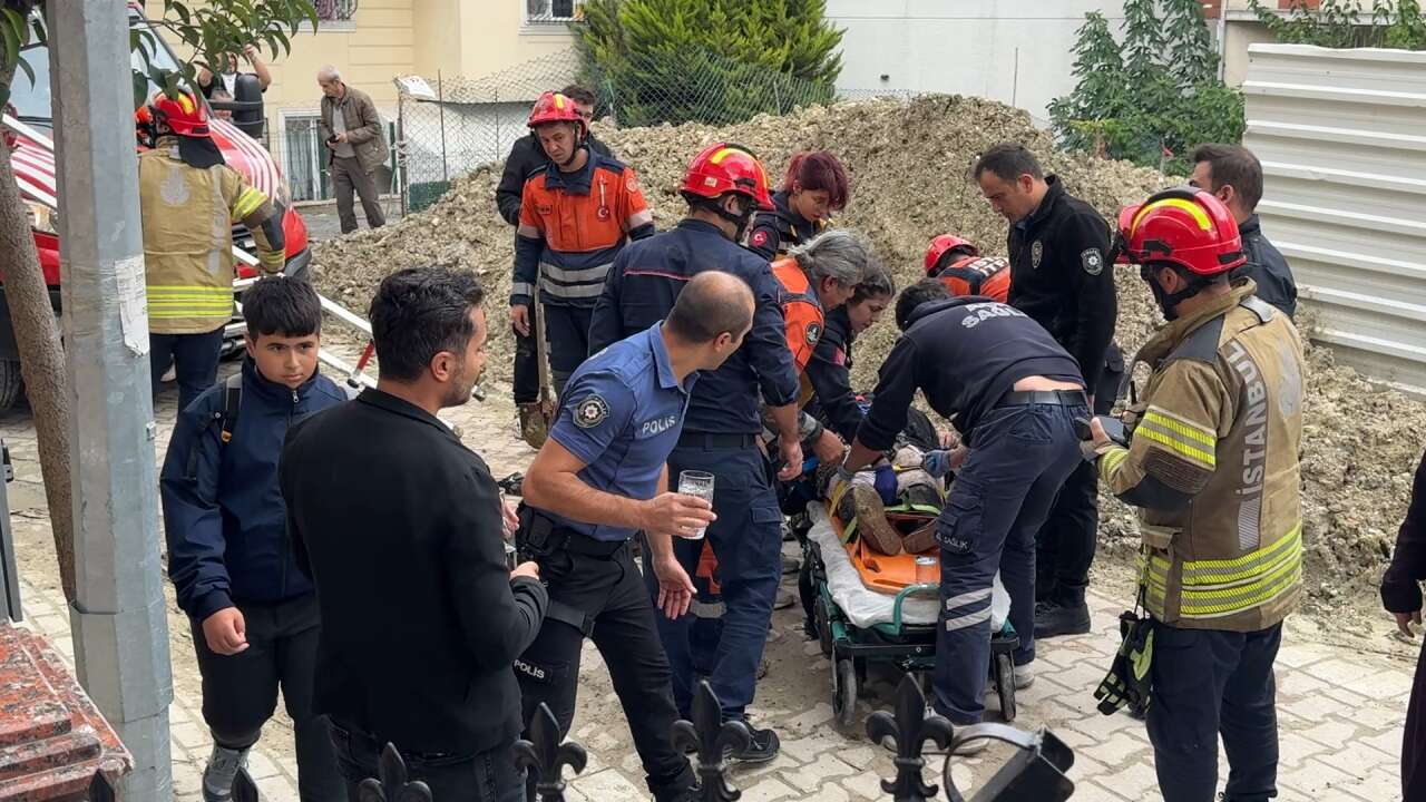 76 yaşındaki kadın rögar boşluğuna düştü! Mahalleli isyan etti 6